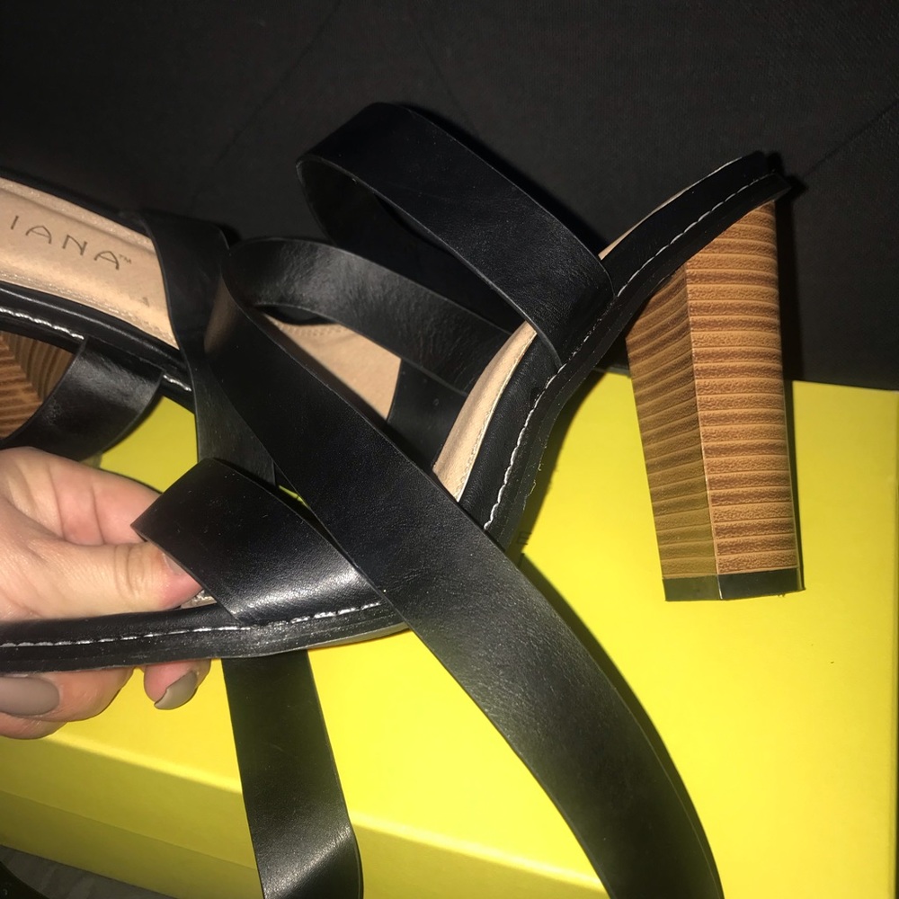 Black around ankle heels - Picture 4 of 4